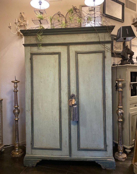 ARMADIO realizzato in legno vecchio. Realizzato in falegnameria con possibilita' di realizzarlo anche su misura e tonalita' scelte dal cliente