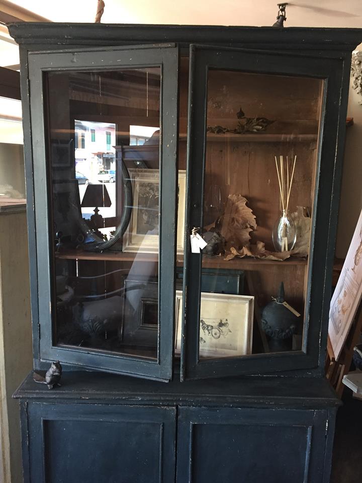 VENDITA di MOBILI e complementi d'arredo VENDITA di MOBILI e complementi d'arredo